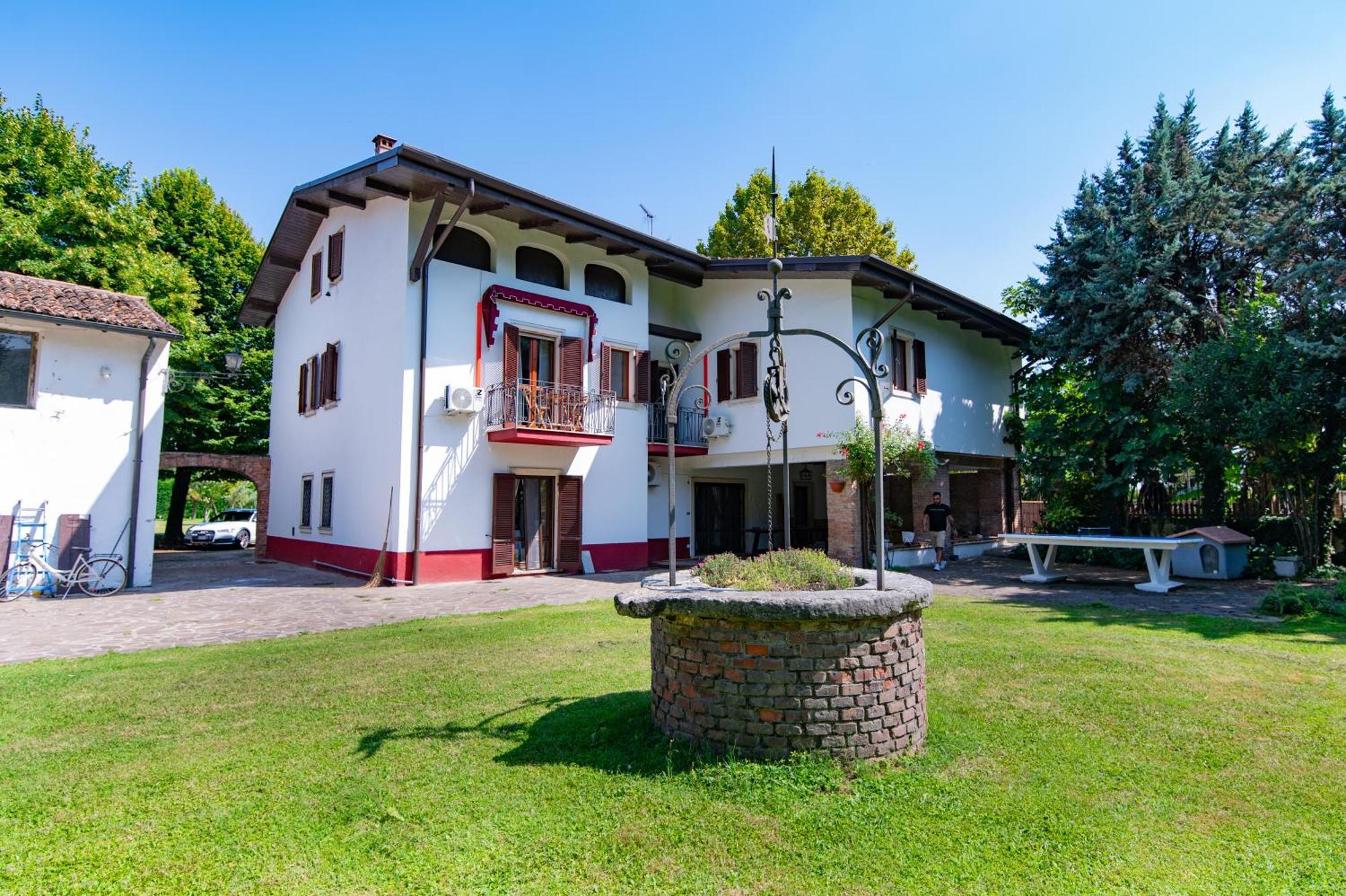 Villa Vitti'S - Verona Est Camping San Martino Buon Albergo Bagian luar foto
