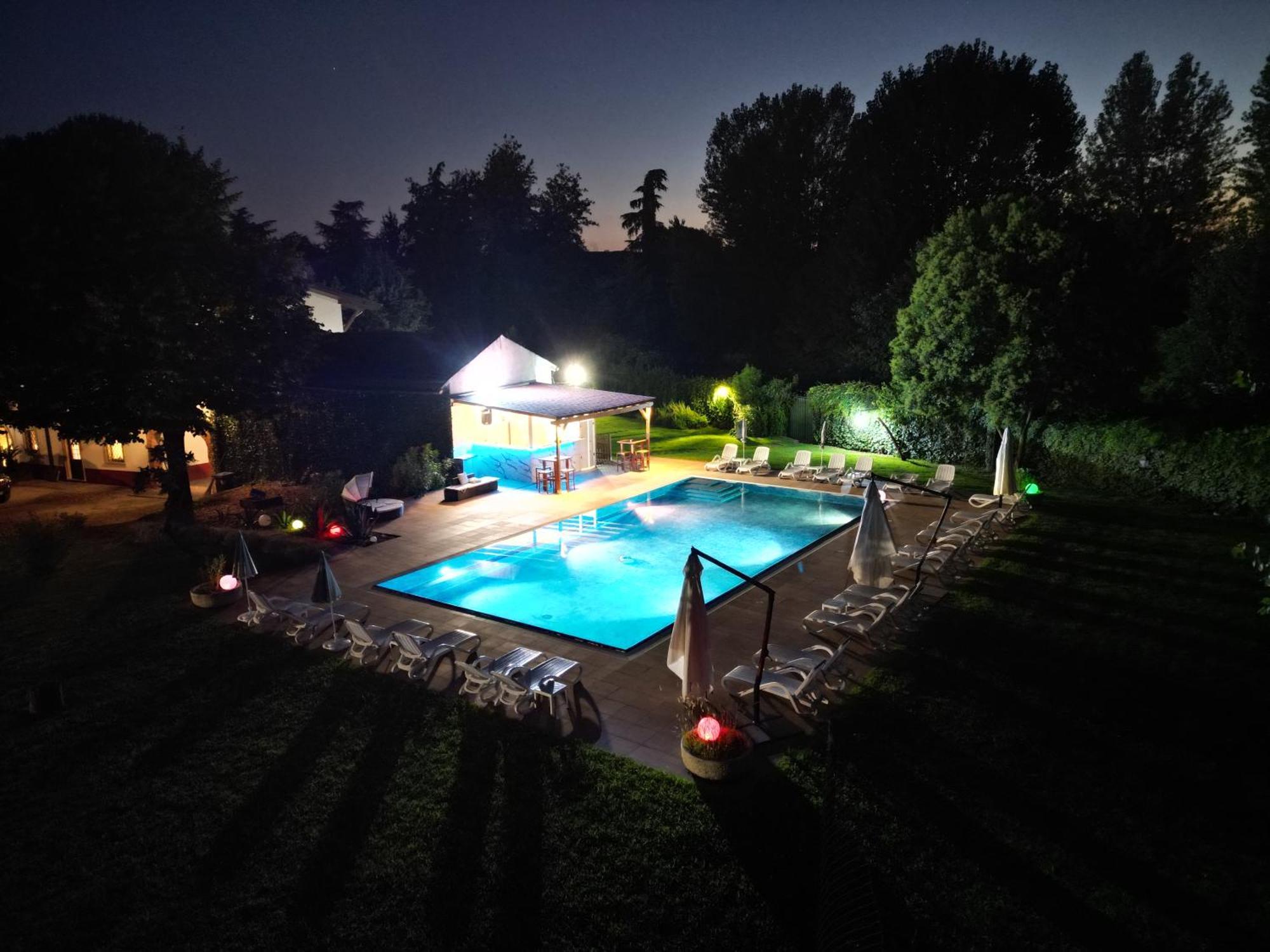 Villa Vitti'S - Verona Est Camping San Martino Buon Albergo Bagian luar foto